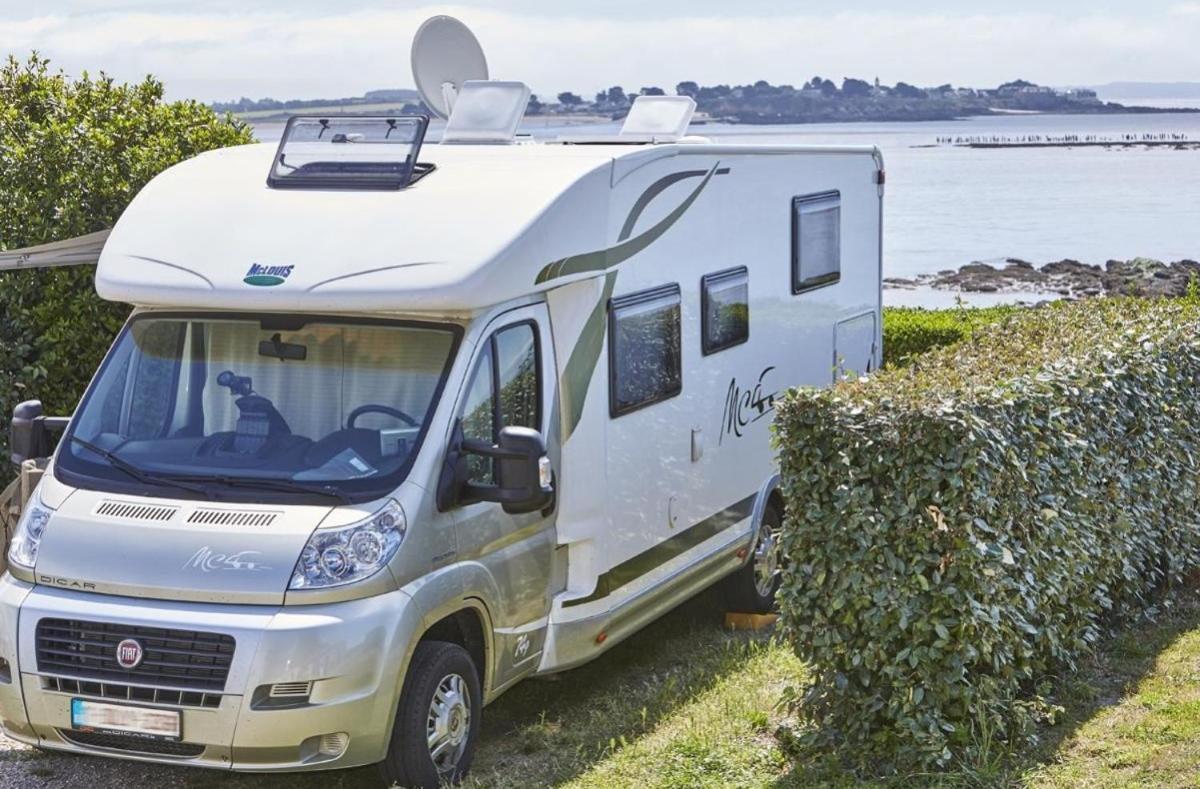 普莱斯坦-莱格雷沃 Aire De Camping Car, Caravane, Tente Emplacement Nu Avec Electricite Petit Camping酒店 外观 照片